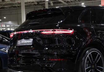 Подержанный автомобиль Porsche Cayenne 2020 года (8 фото)