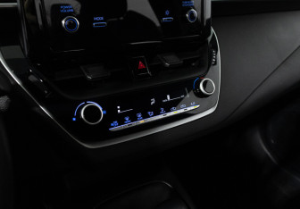 Подержанный автомобиль Toyota Corolla Sedan 2020 года (16 фото)