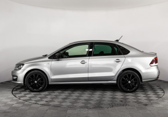 Подержанный автомобиль Volkswagen Polo Sedan 2017 года (8 фото)