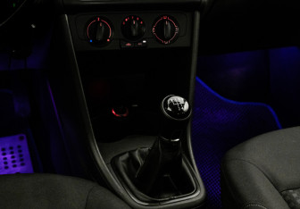 Подержанный автомобиль Volkswagen Polo Sedan 2015 года (11 фото)