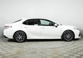 Подержанный автомобиль Toyota Camry Sedan 2021 года (4 фото)