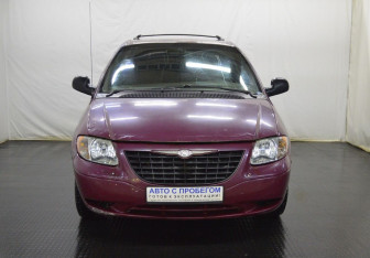 Подержанный автомобиль Chrysler Voyager 2002 года (2 фото)