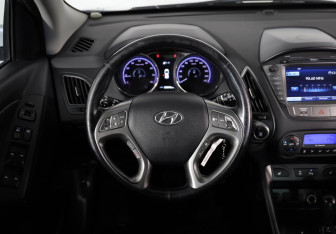 Подержанный автомобиль Hyundai ix35 2014 года (10 фото)