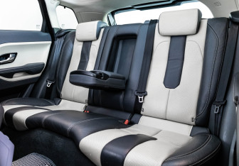 Подержанный автомобиль Land Rover Range Rover Evoque 2011 года (27 фото)