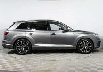 Подержанный автомобиль Audi Q7 2016 года (4 фото)