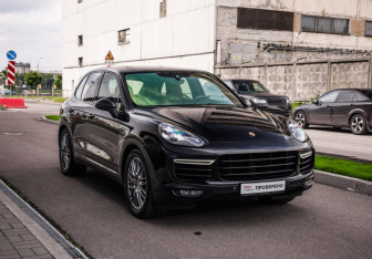 Подержанный автомобиль Porsche Cayenne 2014 года (5 фото)