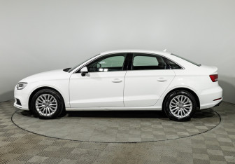 Подержанный автомобиль Audi A3 Sedan 2018 года (8 фото)