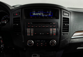 Подержанный автомобиль Mitsubishi Pajero 2008 года (16 фото)