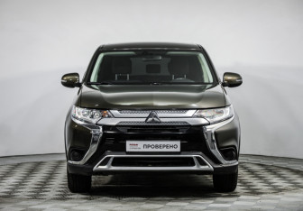 Подержанный автомобиль Mitsubishi Outlander 2020 года (2 фото)