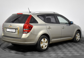 Подержанный автомобиль Kia Ceed Wagon 2011 года (5 фото)