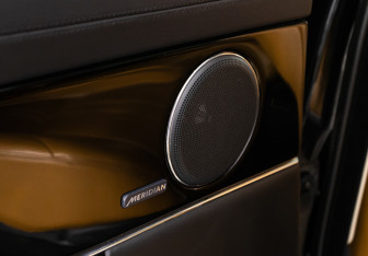 Подержанный автомобиль Jaguar XJ 2016 года (98 фото)