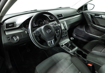Подержанный автомобиль Volkswagen Passat Sedan 2012 года (11 фото)