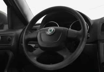 Подержанный автомобиль Skoda Yeti 2012 года (14 фото)