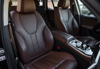 Подержанный автомобиль BMW X5 2021 года (25 фото)