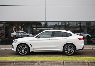 Подержанный автомобиль BMW X4 2020 года (9 фото)