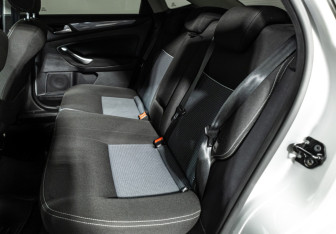 Подержанный автомобиль Ford Mondeo Sedan 2011 года (10 фото)