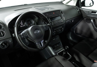 Подержанный автомобиль Volkswagen Golf Plus 2012 года (11 фото)