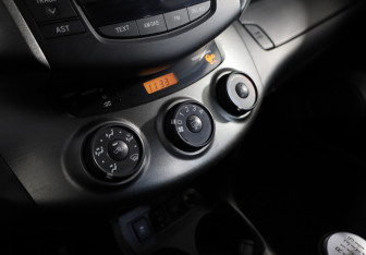 Подержанный автомобиль Toyota RAV4 2012 года (24 фото)