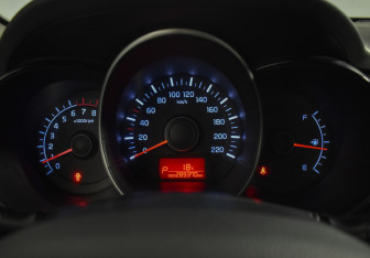 Подержанный автомобиль Kia Rio Sedan 2012 года (18 фото)