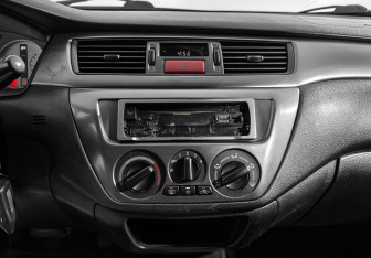Подержанный автомобиль Mitsubishi Lancer Sedan 2006 года (16 фото)