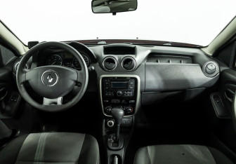 Подержанный автомобиль Renault Duster 2014 года (13 фото)