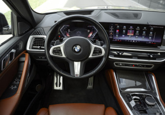 Подержанный автомобиль BMW X6 2023 года (16 фото)