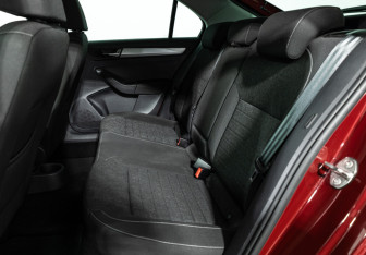Подержанный автомобиль Skoda Rapid Liftback 2021 года (10 фото)