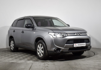 Подержанный автомобиль Mitsubishi Outlander 2013 года (3 фото)
