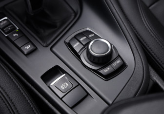Подержанный автомобиль BMW X1 2020 года (21 фото)