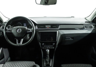 Подержанный автомобиль Skoda Rapid Liftback 2016 года (13 фото)