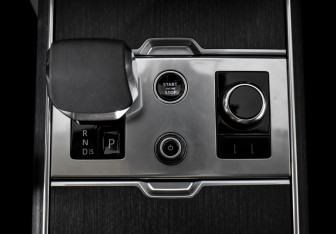 Подержанный автомобиль Land Rover Range Rover 2022 года (10 фото)