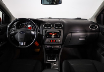 Подержанный автомобиль Ford Focus Hatchback 2010 года (8 фото)