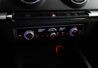 Подержанный автомобиль Audi A3 Sedan 2015 года (17 фото)