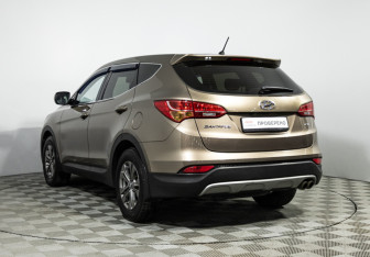 Подержанный автомобиль Hyundai Santa Fe 2013 года (7 фото)