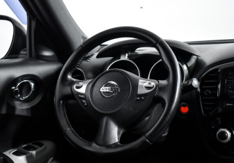 Подержанный автомобиль Nissan Juke 2011 года (15 фото)