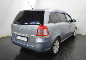 Подержанный автомобиль Opel Zafira Compactvan 2011 года (5 фото)