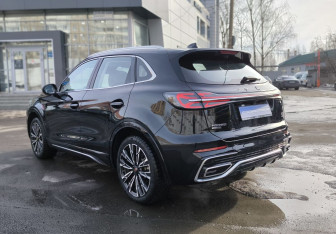 Подержанный автомобиль Hongqi HS5 2024 года (6 фото)