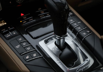 Подержанный автомобиль Porsche Cayenne 2014 года (22 фото)