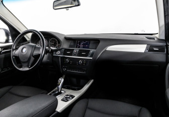 Подержанный автомобиль BMW X3 2012 года (10 фото)