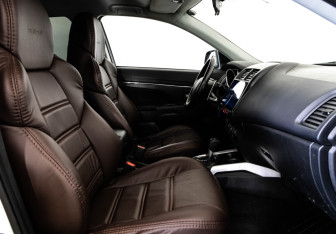 Подержанный автомобиль Mitsubishi ASX 2013 года (17 фото)