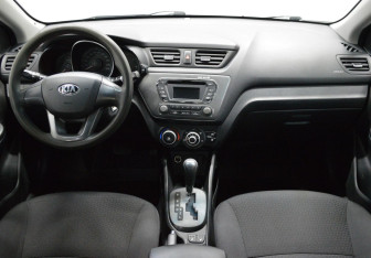 Подержанный автомобиль Kia Rio Sedan 2013 года (14 фото)