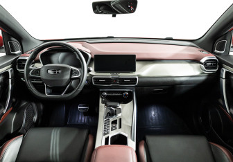 Подержанный автомобиль Geely Coolray 2023 года (13 фото)