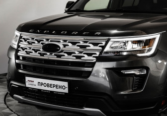 Подержанный автомобиль Ford Explorer 2019 года (3 фото)