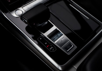 Подержанный автомобиль Audi Q8 2019 года (23 фото)