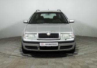 Подержанный автомобиль Skoda Octavia Wagon 2009 года (2 фото)