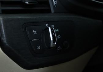 Подержанный автомобиль Audi A4 Sedan 2016 года (18 фото)