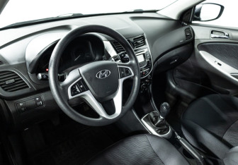 Подержанный автомобиль Hyundai Solaris Sedan 2012 года (11 фото)