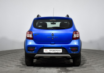 Подержанный автомобиль Renault Sandero 2018 года (6 фото)
