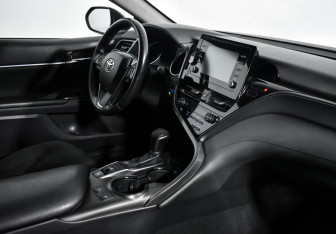 Подержанный автомобиль Toyota Camry Sedan 2021 года (13 фото)