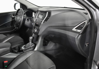 Подержанный автомобиль Hyundai Santa Fe 2017 года (12 фото)